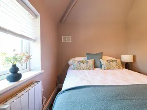 19 Berry Avenue - Rom
