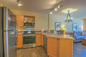Cozy And Quaint 1 Bedroom Condo In The Heart Of River Run Village - Cocina privada