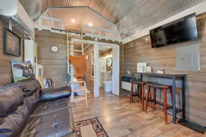 Cabin w/ Trail & Pond Access in Steamboat Rock! - Intérieur