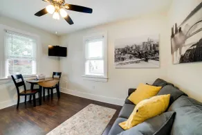 Walk to Walnut St: Pet-Friendly Pittsburgh Home! - Interiör