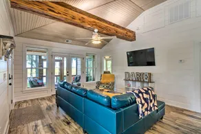 Riverfront Darien Cottage w/ Private Dock! - Interiør