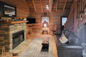 Gas Grill! Cabin Retreat, 2 Mi to Blue Ridge Pkwy - Intérieur