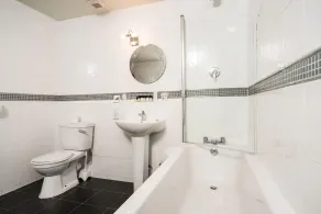 Sure Hotel by Best Western Aberdeen - Baño