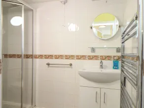 Flat 1 Niles Place - Bathroom