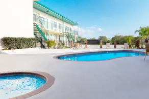 Marina Inn & Suites Chalmette-New Orleans - Pool
