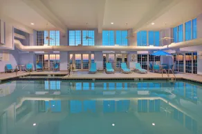 Holiday Inn Express & Suites Petoskey by IHG - Piscina