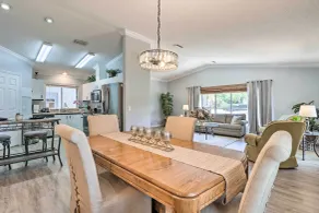 Inviting Lady Lake House: In the Village! - Innenbereich