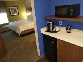 Holiday Inn Express Hotel & Suites Madison by IHG - Room