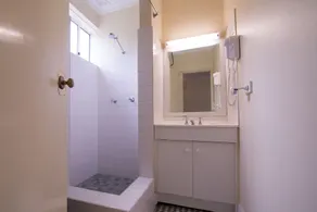 3 Sisters Motel - Bathroom
