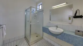 The Cottage Motor Inn Albury CBD - Bathroom