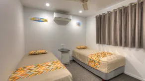Alex Beach Cabins and Tourist Park - Habitación