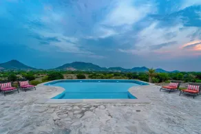 Maya Luxury The Quila Udaipur - Piscina