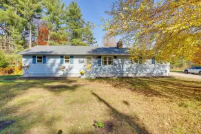 1 Mi to Dtwn: Cottage w/ Large Yard in Stockbridge - Innvendig