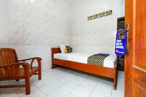 SPOT ON 2011 Hotel Mekar Sari - Habitación
