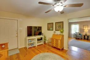Pittsfield Home w/ Deck - 12 Mi to Jiminy Peak! - Innenbereich