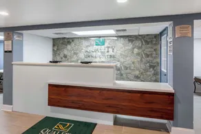 Quality Inn & Suites Ruther Glen - Lobby