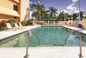La Quinta by Wyndham Miami Airport East - Piscine