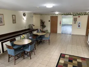 Amelia Inn & Suites - Siddeområde i lobbyen