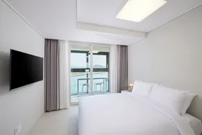 Shift Door Residence Hari - Room