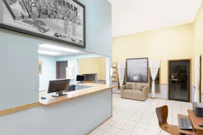 Super 8 by Wyndham Norfolk - Hall