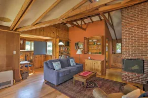 Hillside Home w/ Deck & Views of Tomales Bay! - Interiör