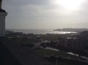 PAIGNTON S ONLY Ground floor Garden 2 Bedroom Apartment in front of the Pier & your Very own Private FREE Car space ,2 Double beds , 2 Single Beds , Kitchen , Air Fryer , 50 Blue ray Films ,Hotel Reception to Greet & Happily Help you - Utsikt fra rommet