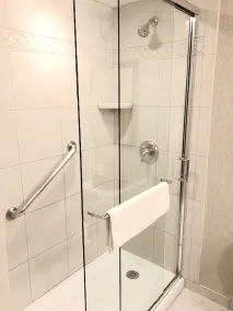 DoubleTree by Hilton Lisle Naperville - Salle de bain