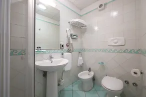 Mediterranea Hotel & Convention Center - Bathroom