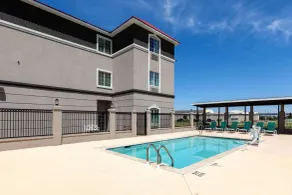 La Quinta by Wyndham Midland North - Piscine