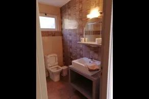 Eugenia Studios - Bathroom