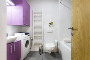 Cute and Sunny Studio with Balcony & Free Parking - Bathroom