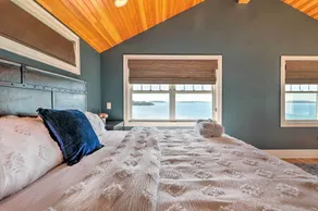 Waterfront Retreat w/ Deck ~ 7 Mi to Boston! - Rum