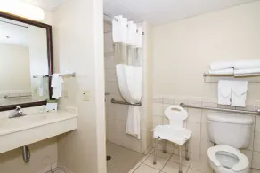 AmericInn by Wyndham Peoria - Salle de bain