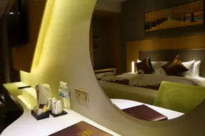 Greens Hotel & Suites - Chambre