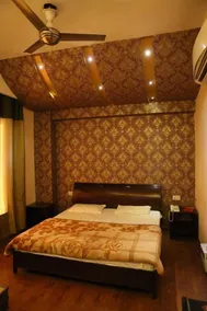 Sydney Grand Hotel & Resort - Room