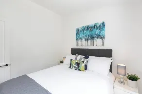 Skyvillion - Lush 2 Bed Hydean Way House & Garden - Værelse