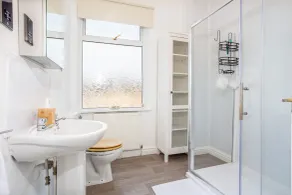 3 Bedrooms & 2 Showers - Home From Home - Bathroom