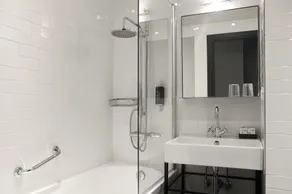 c-hotels Joy - Bathroom