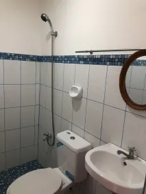 Buena Lynnes Annex Lodge - Bathroom
