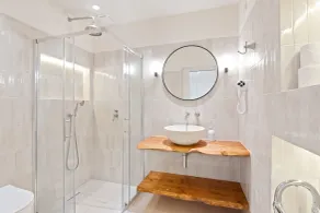 The Manor at Minstrel Court - Bathroom