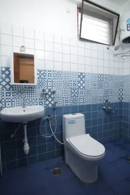 Le Pondy Home Stay - Bathroom