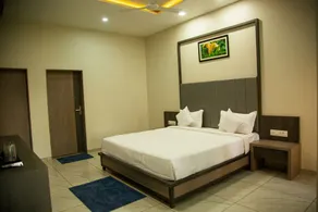 Sterling Gir - Room