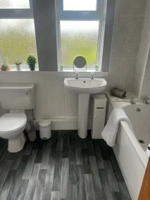 Comfortable 3 Bedroom House-ng5,sleeps 5 - Bathroom
