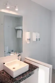 Ramada Residences by Wyndham Puerto Madryn CQ Mitre - Bathroom