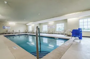 Cobblestone Hotel & Suites - McCook - Piscine