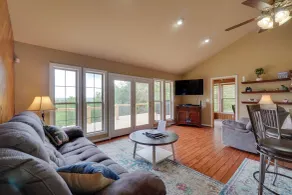 Group Getaway Near Dale Hollow Lake w/ Hot Tub - Innvendig