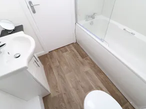 66 Dale Grove - Bathroom