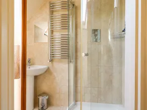 Great Bradley Cottage - Badezimmer