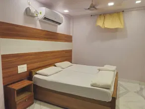 Sri Ratna Lodge - Room