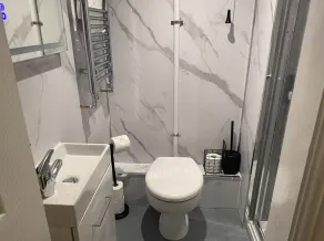 Prince of wales pub and accommodation - Bathroom
